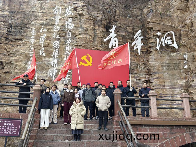 凝心(xin)聚(ju)力，學(xue)習(xi)紅旂渠(qu)精神